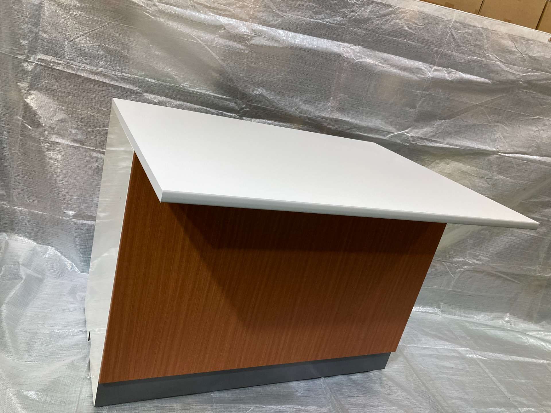 店舗用のカウンター台を製作しました。